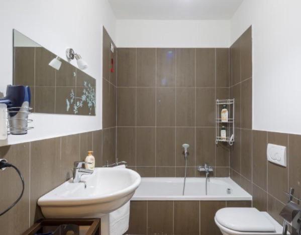 ורונה Cattaneo Arena Apartaments מראה חיצוני תמונה